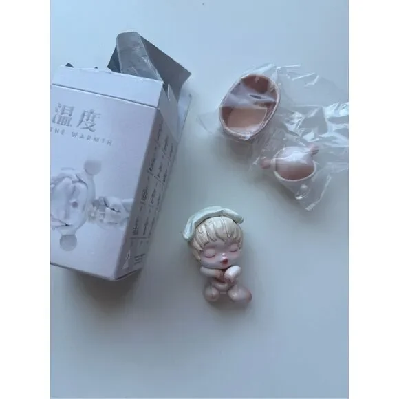 NEW SKULLPANDA Warmth Series Pop Mart Loosening - Picture 2 of 7